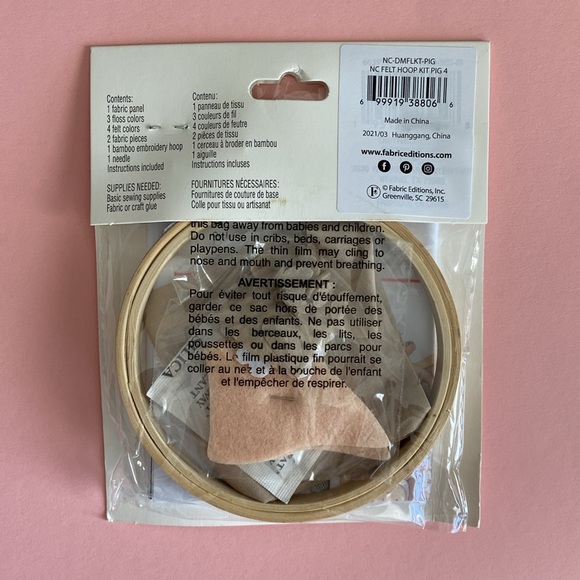 3 for $25 - Felt Pig with Flower Crown Hoop Kit - Picture 2 of 3